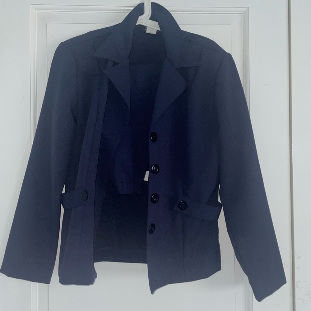 Amazing quality navy blue pantsuit, flight attendant vibes ✈️
Size medium